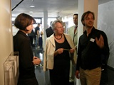 Bundesbildungsministerin Annette Schavan im Gespräch mit Christian Dils vom Fraunhofer IZM