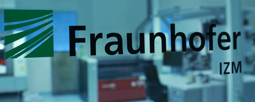 Fraunhofer IZM - Glastuer mit Logo