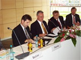 Jean Therme, CEA-Direktor, Prof. Hans-Jörg Bullinger, Präsident der Fraunhofer Gesellschaft, Prof. Herbert Reichl, Institutsleiter des Fraunhofer IZM