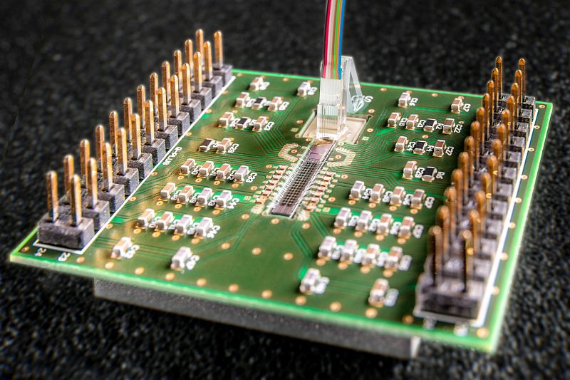 SiGe-modulator chip in evaluation board