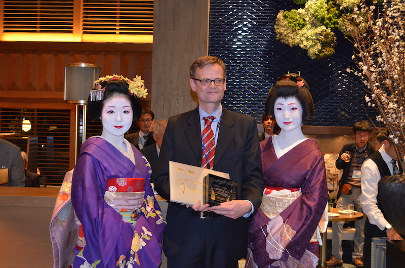 Thomas Löher erhält den Best Paper Award beim CPMT-Symposium in Kyoto