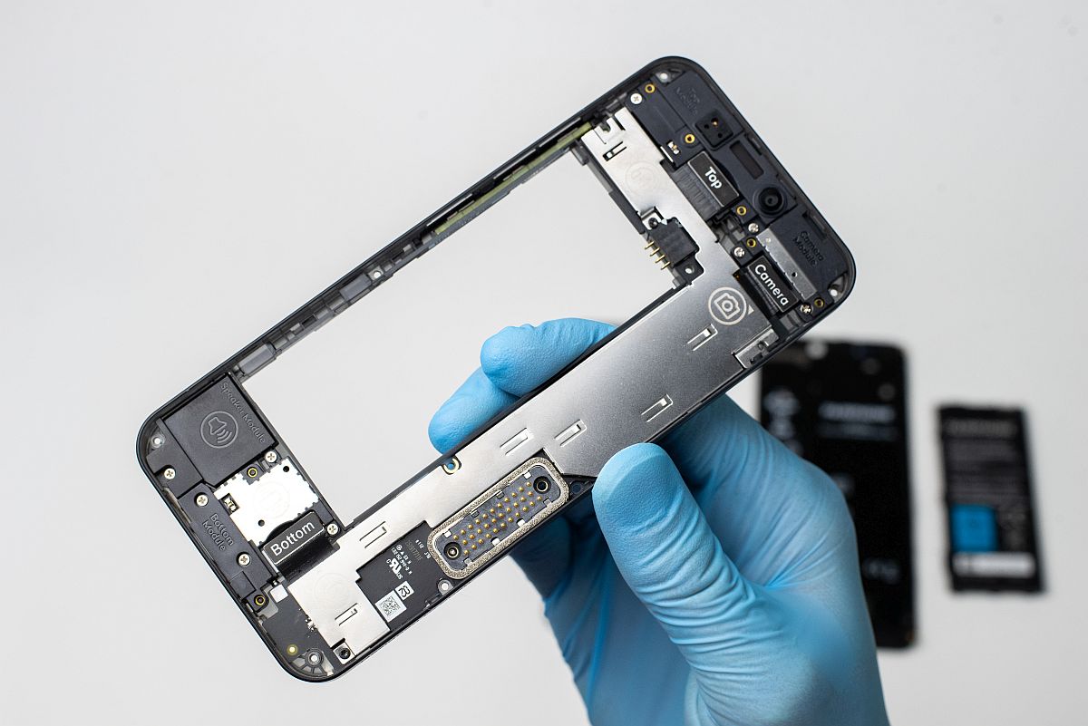 The new Fairphone 3 – First look with Fraunhofer IZM