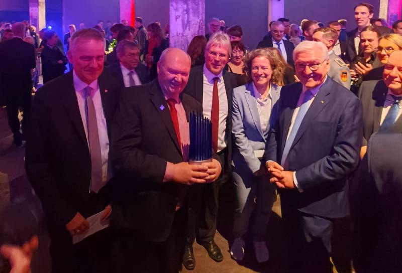 Prof. Martin Schneider-Ramelow, Dr. Hermann Oppermann, Prof. Holger Hanselka, Prof. Ulrike Ganesh, Bundespräsident Frank-Walter Steinmeier