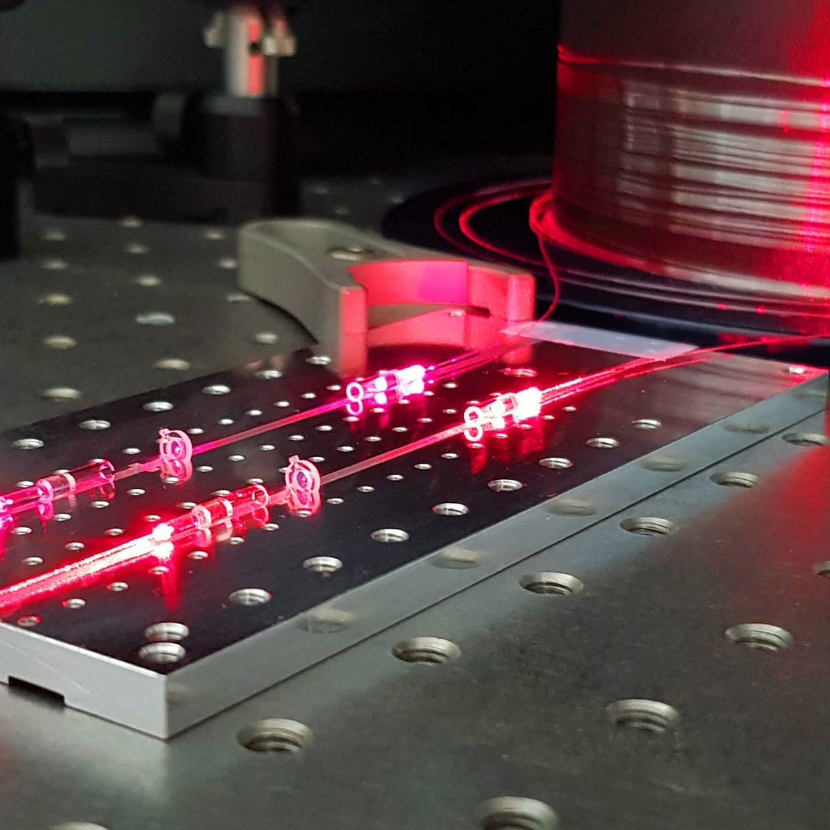 img - Hollow-core fibers for precise positioning in space 