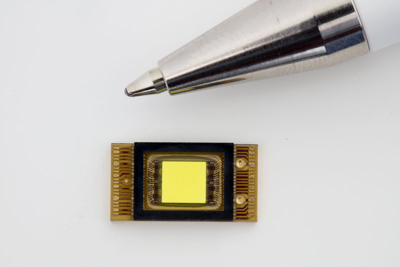 LED-Chip mit 1 024 einzeln ansteuerbaren Lichtpunkten LED-Chip mit 1 024 einzeln ansteuerbaren Lichtpunkten