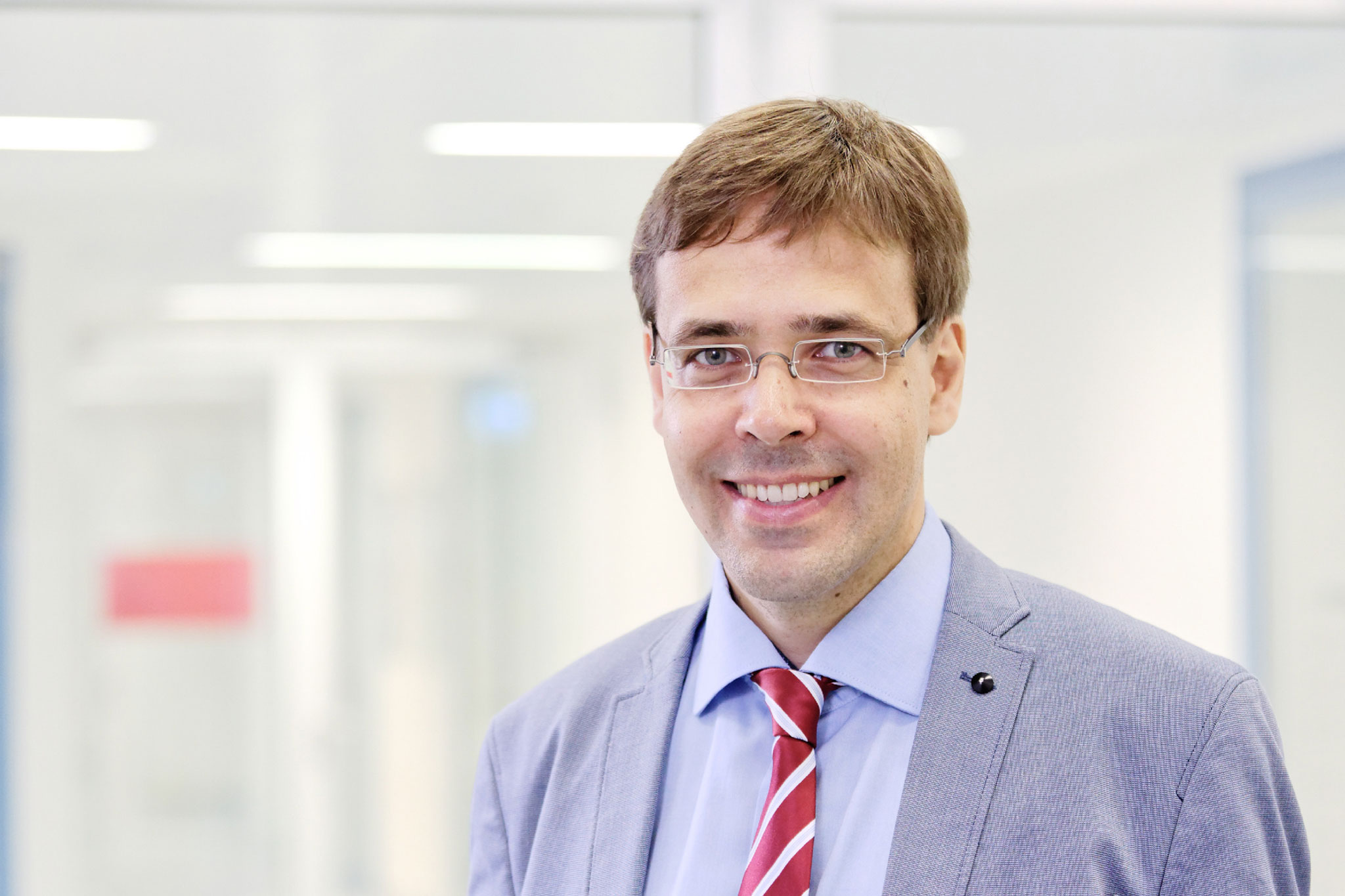 Dr.-Ing. Olaf Wittler Abteilungsleiter  Fraunhofer-Institut für Zuverlässigkeit und Mikrointegration IZM