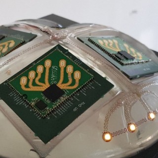 image - Aufbau der Deckenlampe aus Polyurethan mit vier Radarmodulen