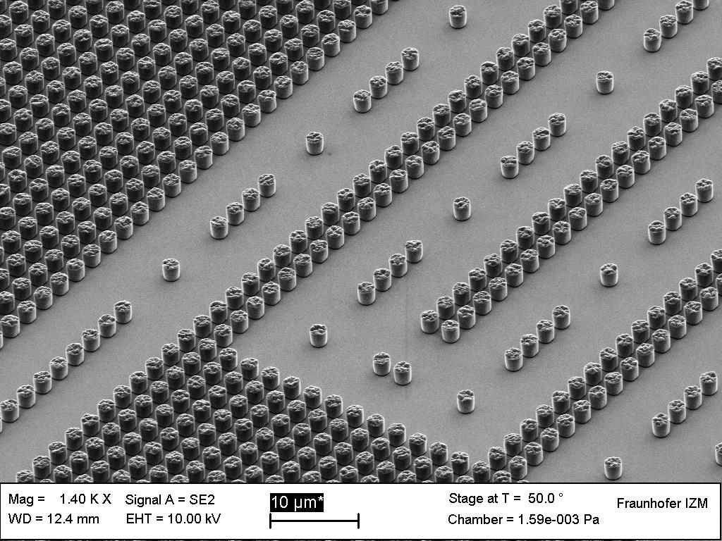 High-density flip-chip microbumps with a 3 μm pitch at 1.5 μm diameter