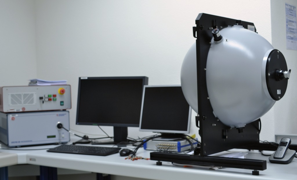 Spectrum analyser & integrating sphere | Testing, Qualification, Reliability | Fraunhofer IZM