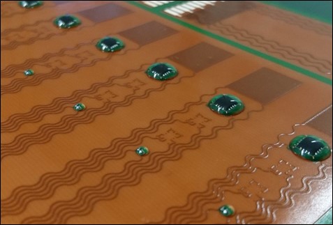 TPU-basierte Sensormodule für den Luftverkehr: Als dehnbare Überzüge auf den Flügeln sammeln sie Daten während des Betriebs. 