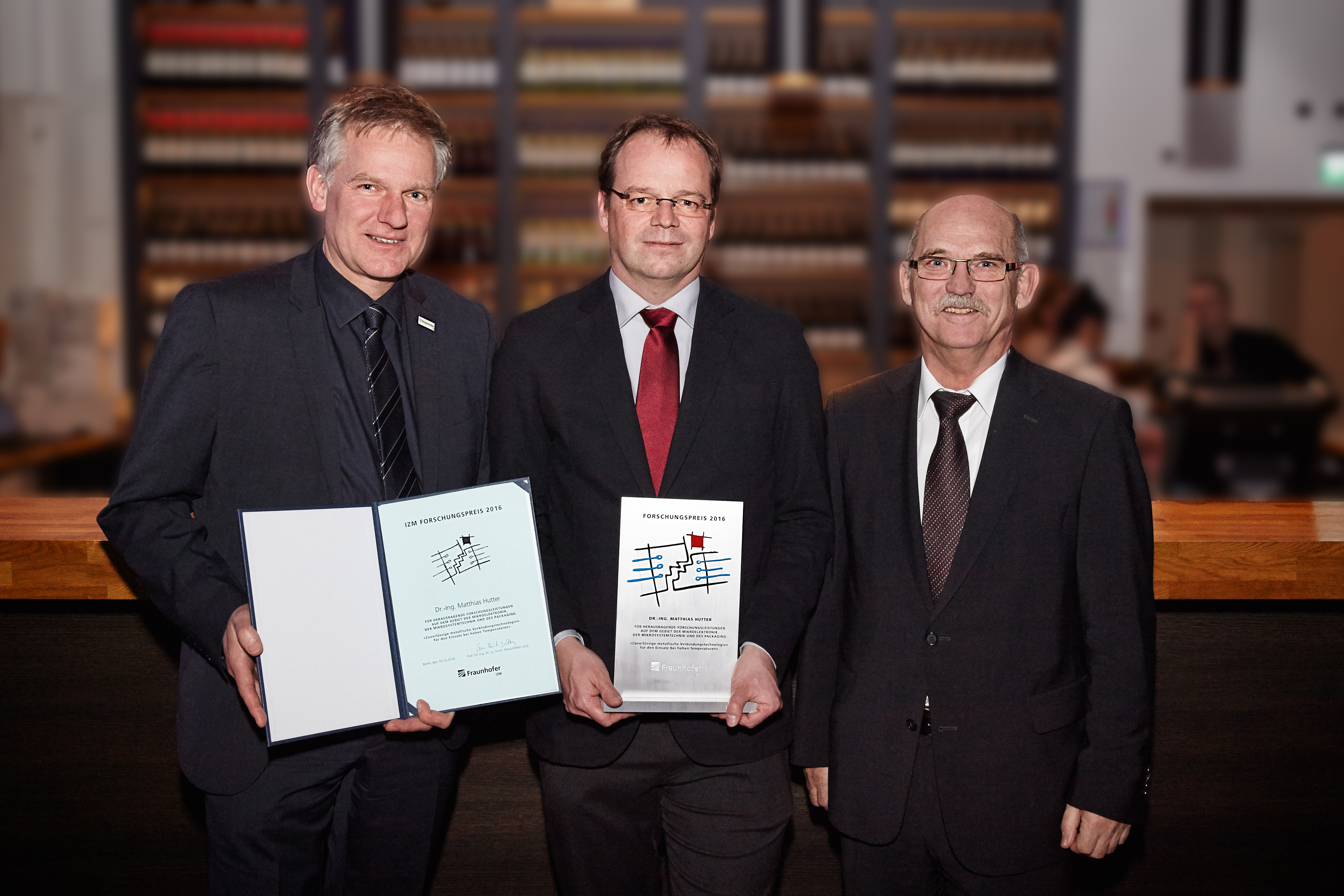 (from left to right) Prof. Martin Schneider-Ramelow IZM Research Award recipient Dr. Matthias Hutter and Head of the Institute Prof. Klaus-Dieter Lang