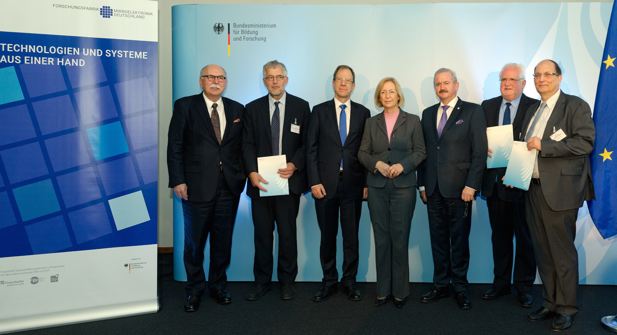 After handing over the grant approvals issued by the Federal Ministry of Education and Research (L-R):  Prof. Matthias Kleiner, President Leibniz Association, Prof. Bernd Tillack, Institute Director Leibniz Institute for Innovations for High Performance Microelectronics (IHP), Dr. Reinhard Ploss, CEO of Infineon AG, Prof. Johanna Wanka, Federal Research Minister, Prof. Reimund Neugebauer, President Fraunhofer-Gesellschaft, Prof. Hubert Lakner, Chairman Fraunhofer Group for Microelectronics, Prof. Günther Tränkle, Institute Director Ferdinand Braun Institute, Leibniz-Institut für Höchstfrequenztechnik (FBH). 