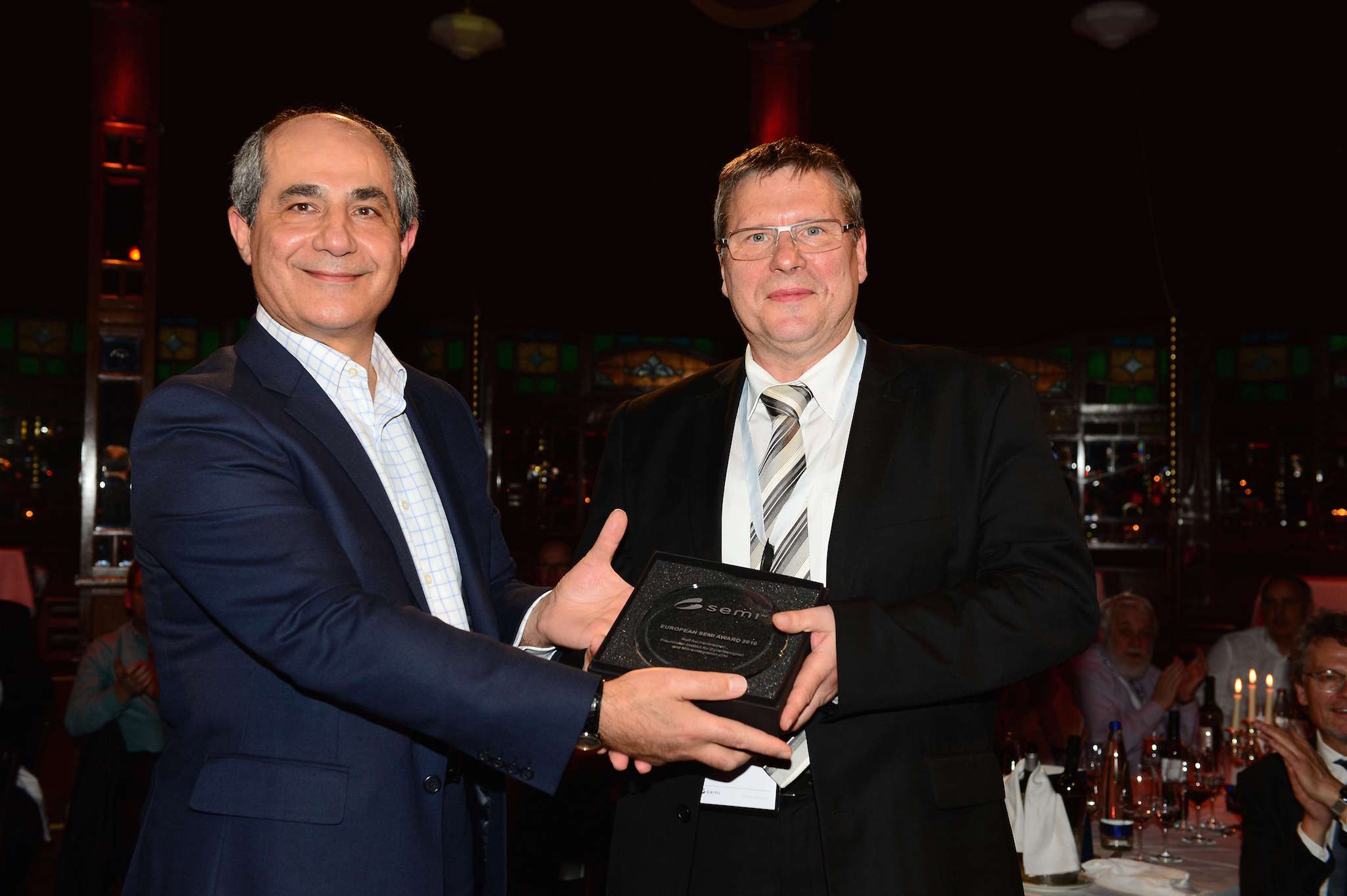 Rolf Aschenbrenner erhält den SEMI Europe Award 2016