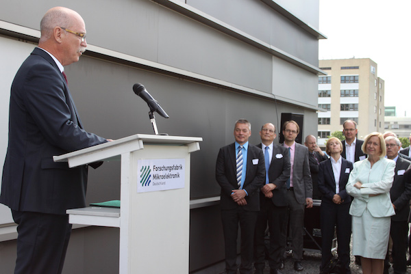 On July 6th, the Ferdinand Braun Institute, the Leibniz Institute for Ultra-High Frequency Technology, opened its doors for the regional launch of the Research Factory in Berlin-Brandenburg. 